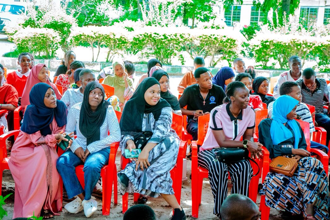 Donation Handover Moment